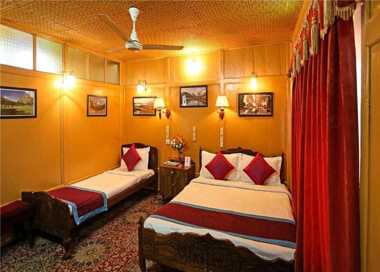 Calm Holiday Inn Srīnagar 外观 照片