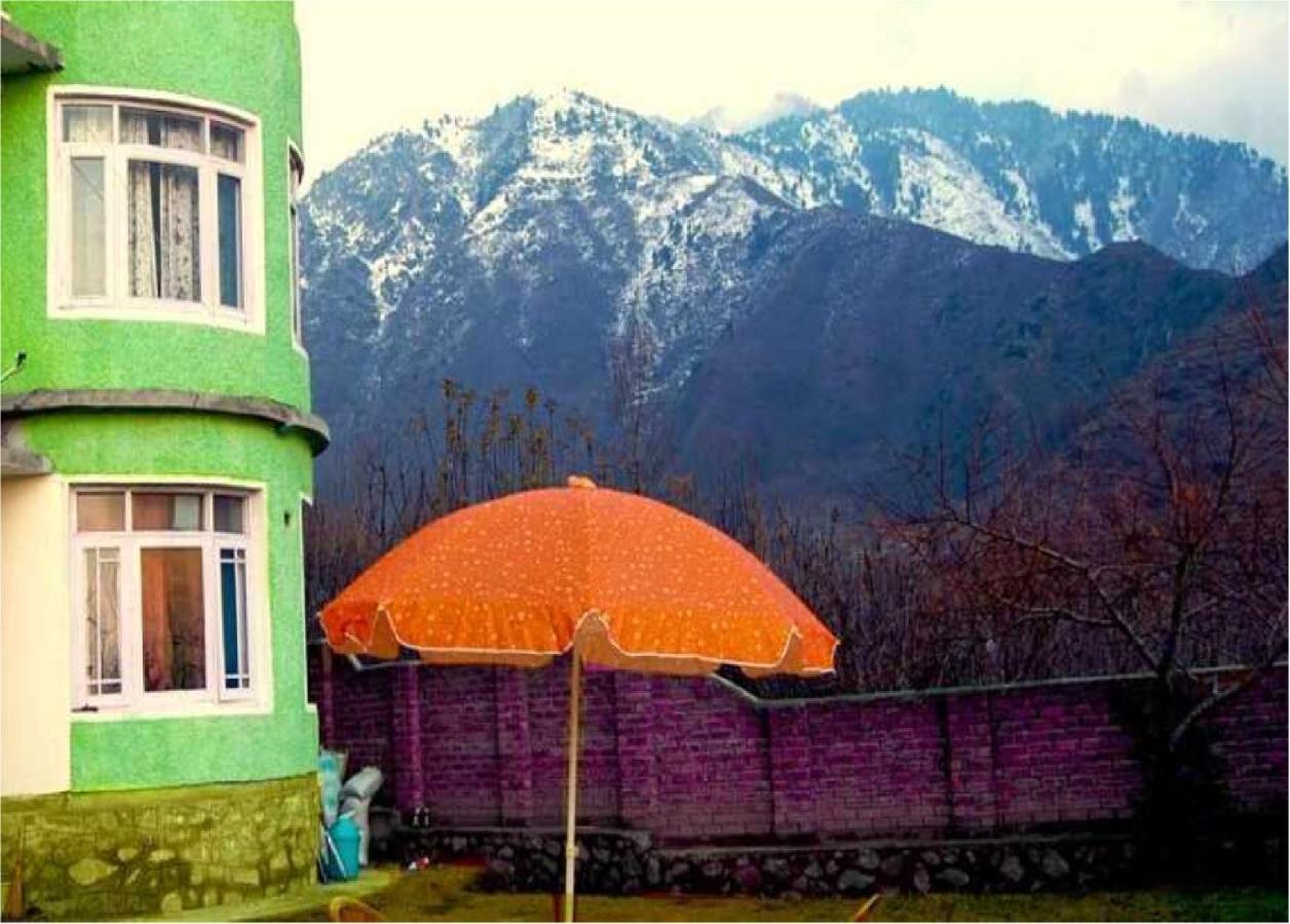 Calm Holiday Inn Srīnagar 外观 照片