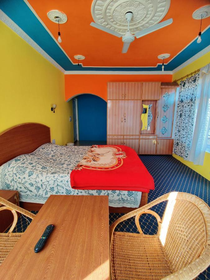 Calm Holiday Inn Srīnagar 外观 照片