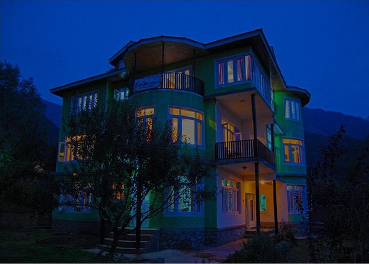 Calm Holiday Inn Srīnagar 外观 照片