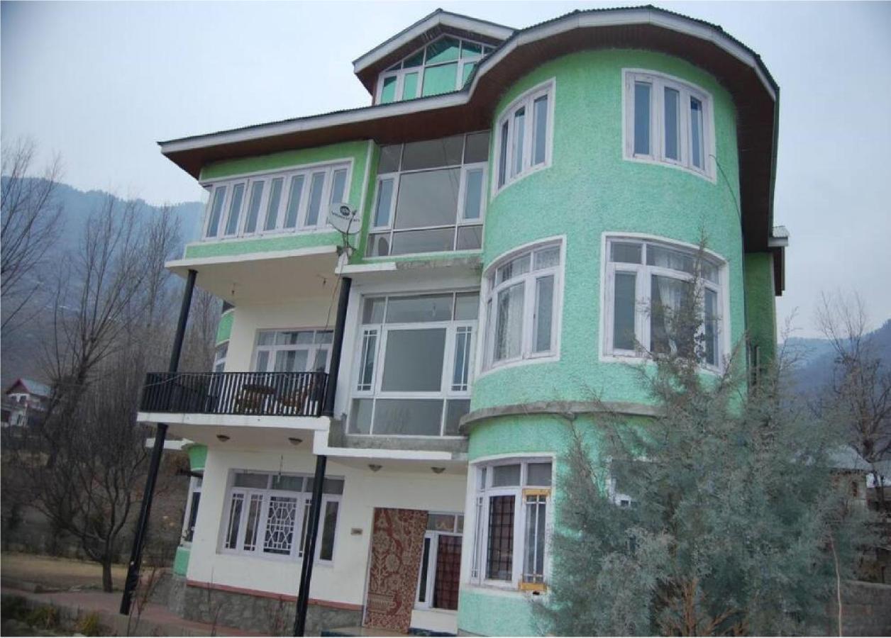 Calm Holiday Inn Srīnagar 外观 照片