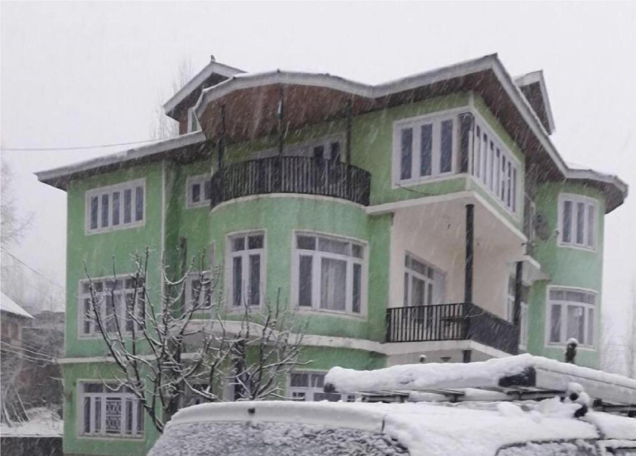 Calm Holiday Inn Srīnagar 外观 照片
